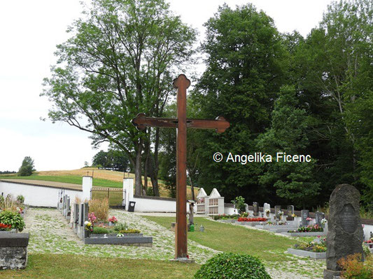 Friedhofskreuz Rosenau © Mag. Angelika Ficenc