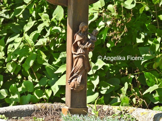 Holzkreuz © Mag. Angelika Ficenc