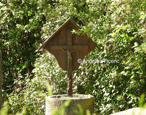 Holzkreuz © Mag. Angelika Ficenc
