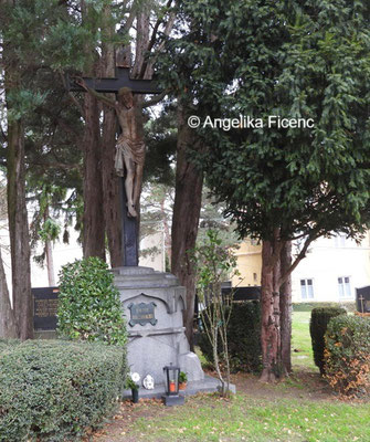 Friedhofskreuz © Mag. Angelika Ficenc