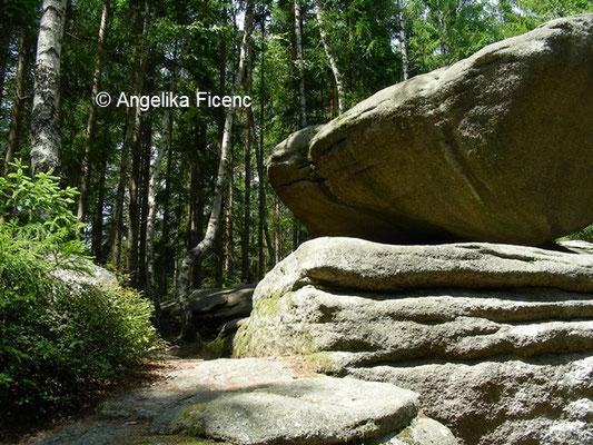 Naturdenkmal Hängender Stein © Mag. Angelika Ficenc
