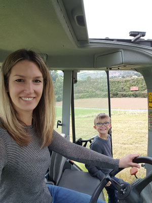 Torben und Isabelle beim Wasser fahren