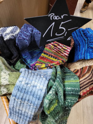 Gestrickte Socken einer Stammkundin