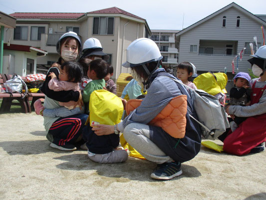 １歳児、初めての避難訓練、こわかったね(涙)