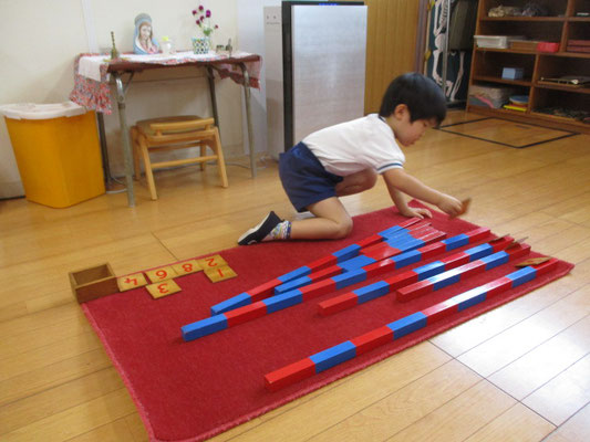 ３歳児　赤と青の数棒