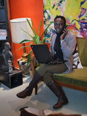 Business-Portrait, Inhaberin von "Zebra African Art Gallery"- Galerie, Hamburg