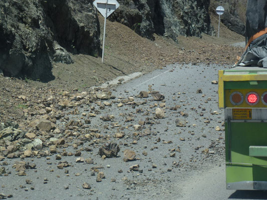 Eboulement de la montagne. Le passage peut parfois être une loterie