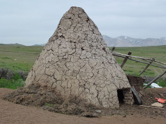 Stokage des briques de fumier sèches