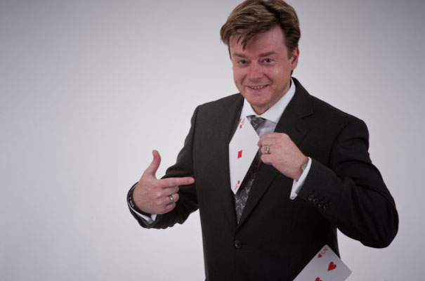 Meine Show als Zauberer in Zwickau ist der perfekte Mix aus Magie, Charme und Unterhaltung.