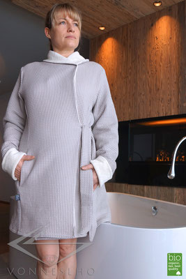 luxus Biobademantel kurzer Damenbademantel Haute Couture Morgenmantel für Spa & Wellness