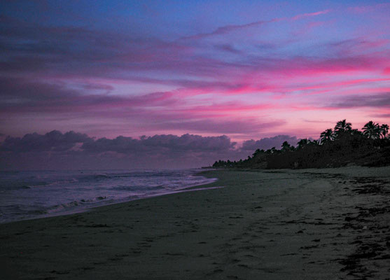 Am Strand bei Sonnenaufgang