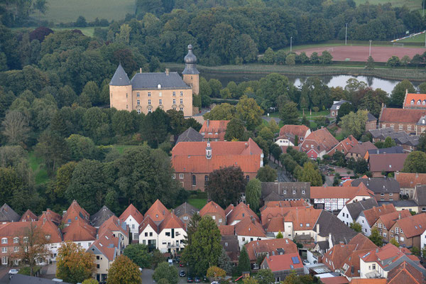 Blick aus dem Ballon auf Gemen mit der Burg