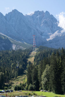 Zugspitze und Zugspitzbahn vom Eibsee-Parkplatz