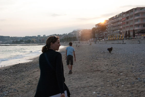 Mit Hund am Strand der Promenade du Cap, Roquebrune-Cap-Martin