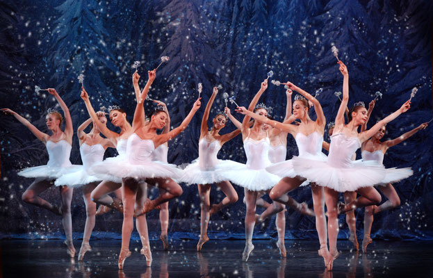 welches Ballett könnte passender für die Weihnachtszeit sein als Der Nussknacker? Im Stadeum 28 Dezember 2023