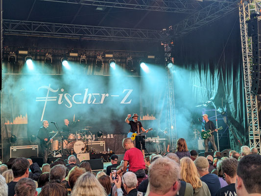 Rotenburg Wümme auf dem Pferdemarkt heute. Veranstaltung Open Air Laut und Draußen. Auf dem Fotoe die Band Fischer Z. 