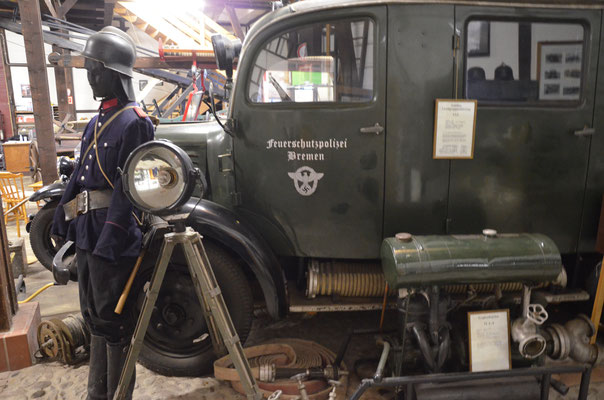 Historische Feuerwehrautos im Zevener Feuerwehrmuseum