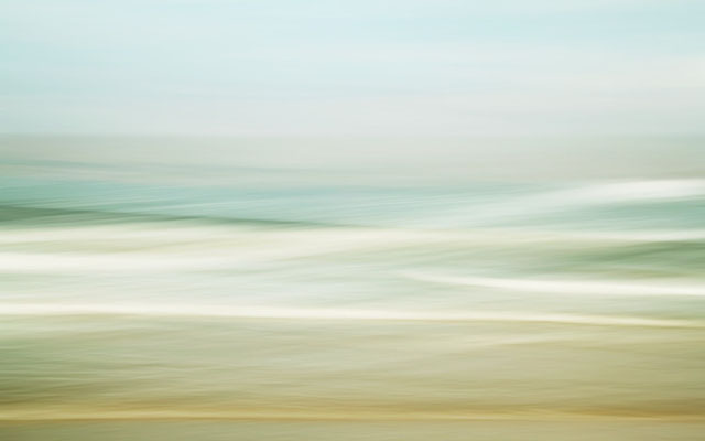 Manuela Deigert Meeresfarben, Sea waves, sanfte bewegte Seewellen auf Norderney künstlerisch verwischt durch bewegte Kamera ICM