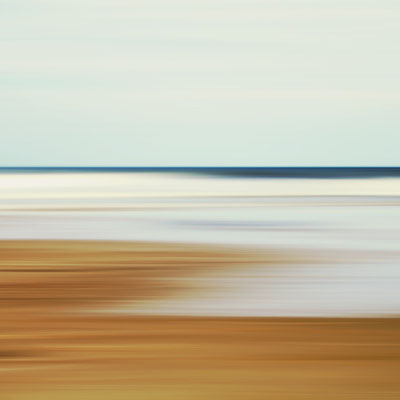 Manuela Deigert Meeresfarben, Sandstrand der ostfriesischen Insel künstlerisch verwischt durch bewegte Kamera, ICM