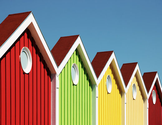 Manuela Deigert Meeresfarben, malerisches Meer, Zickzack, bunte Holzfassaden auf der Insel Langeoog