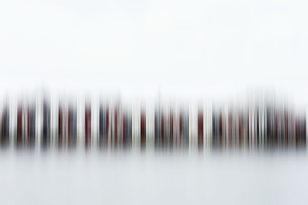 Manuela Deigert Natur Fine Art, abstraktes Gewässer mit Häuserreihe in Wilhelmshaven