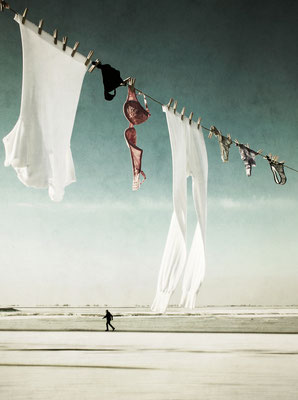 Manuela Deigert Fotokunst Waschtag mit Wäscheleine am Strand von Dangast im Winter
