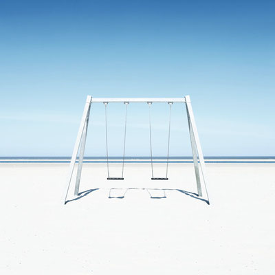 Manuela Deigert Meeresfarben, malerisches Meer, Strandschaukel, Schaukel am Strand der ostfriesischen Insel Langeoog