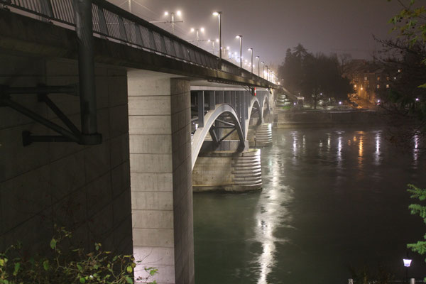 Basler Wettsteinbrücke bei Nacht....