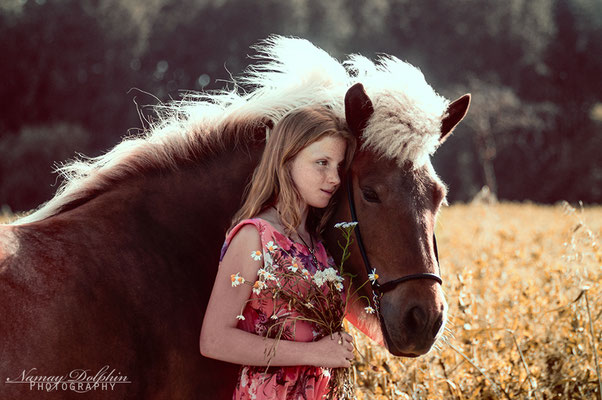 Kind mit Pferd: Juni 2016