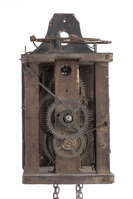 Holzuhrwerk mit Wecker auf Tonfeder, Schwarzwald um 1830, Zifferblattseite 