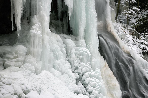 Detail des vereisten Zweribachwasserfall 