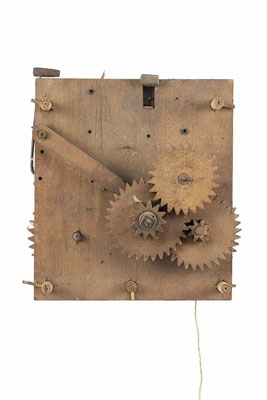 Uhrwerk aus Holz von Uhrmacher Abraham Edward aus Ashby (USA) um 1810, Zifferblattseite
