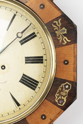 Drop Dial Clock von Uhrmacher Simon Tritschler, Schollach um 1850, Detail Uhrengehäuse