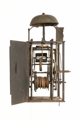 Comtoise Uhr mit Drachenmontiv, Jura 1826, Uhrwerk von der Seite