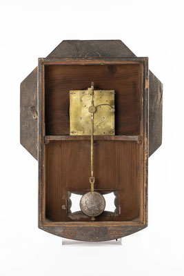 Drop Dial Clock von Uhrmacher Simon Tritschler, Schollach um 1850, Rückseite mit abgenommener Rückwand