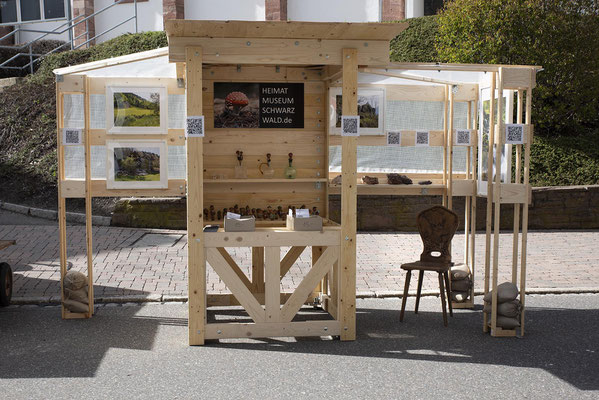 Das Fester vom Sägerr Sepp im Pop-up-Museumshäusle