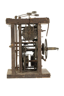 Uhrwerk eines schwarzwälder Surrers, um 1860, Seitenansicht