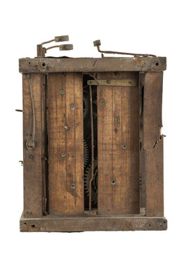 Uhrwerk eines schwarzwälder Surrers, um 1860, Rückseite ohne Rückwand