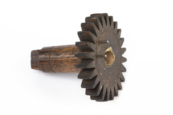 Holzrräderuhr aus dem Schwarzwald, Italienischer Schlag (Stundenschlag bis 6) mit Schlagwiederhohlungum, um 1790, Minutenrad mit zwei Auslößestifte
