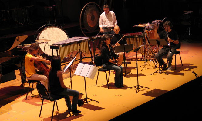 Probe mit dem Ensemble Accroche Note für die Uraufführung von "Chicop", vom Komponisten F.-B. Mâche, beim Festival Musica in Strasbourg in 2004.