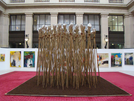 " CUMULUS FRACTUS " Pierres, Bambou, Cordes en coco, Tourbe.  hauteur: 3 m, base: 5 X 5 m.( installation éphémère). Paris 2014 .