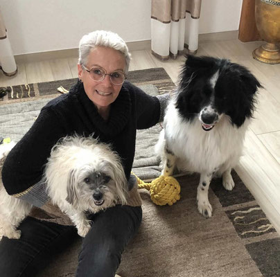 Carlo u. Mogli mit Frauchen; März 2023