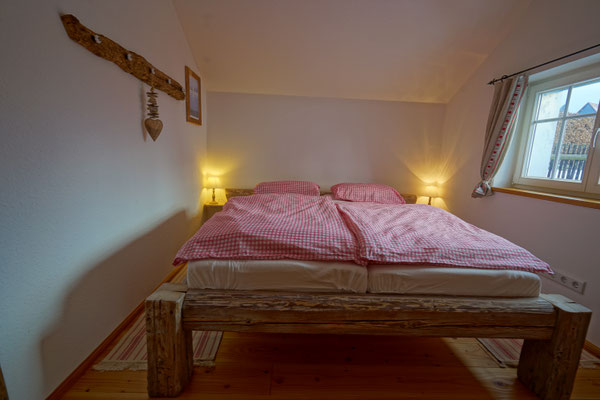 Balkenbett Oberfläche weiß geölt