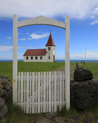 Freistehende Kirchen sieht man oft in Island, hier auf der Snaefellsnes-Halbinsel 