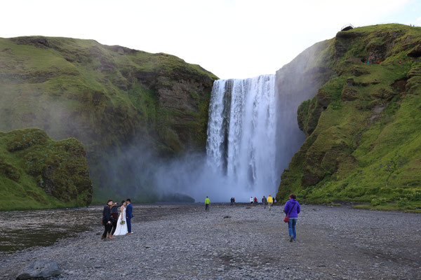 Asiatische Hochzeit am Skogafoss