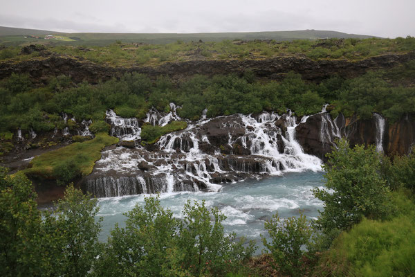 Hraunfossar im Regen