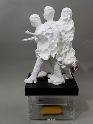 zuckerdose III (der aufrechte gang), mixed media, 44x20x20, 2025