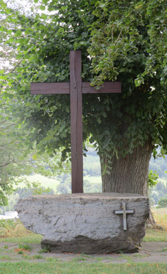 Freiluftaltar mit Kreuz in Elspe