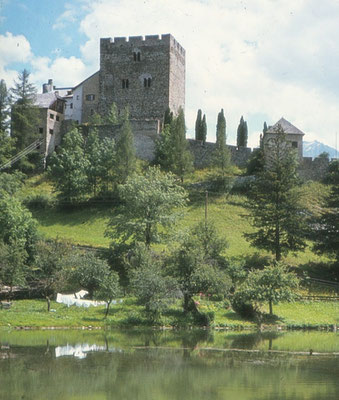 Wer die Burg kennt, schreib mir bitte (Österreich oder Italien) 1977