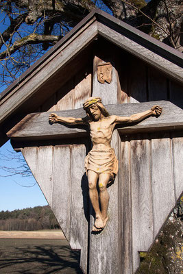 Abholung eines Holzkreuzes in Bayern,